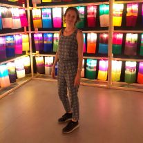 Évi