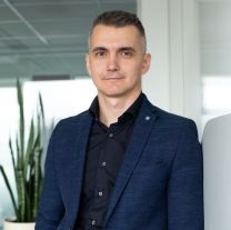 András