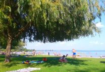 Strandolás Balatonalmádiban 
